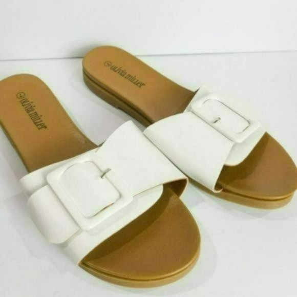 Olivia Miller Carmen Sandals - Picture 5 of 6